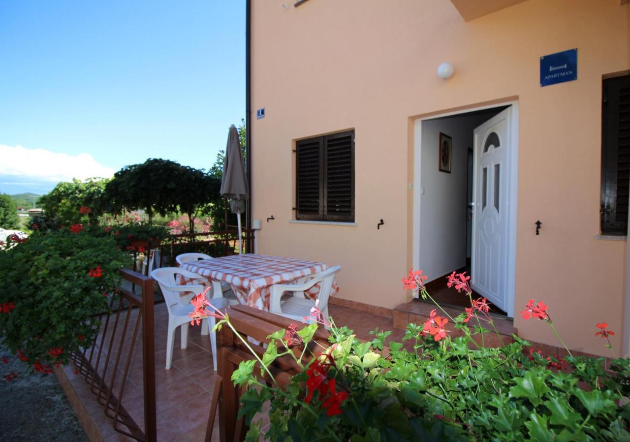 Apartment Liliana Near Beach Poreč Eksteriør bilde